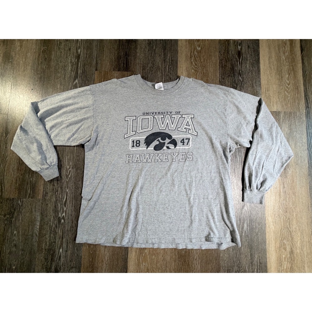Gildan University of Iowa Hawkeyes Long Sleeve T-Shirt Mens XL Grey Graphic Tee